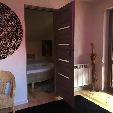 Dom Caloroczny Nad Jeziorem Sawinda *