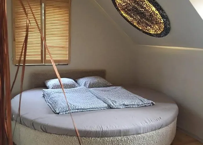 Holiday home Dom Caloroczny Nad Jeziorem Sawinda Woszczele